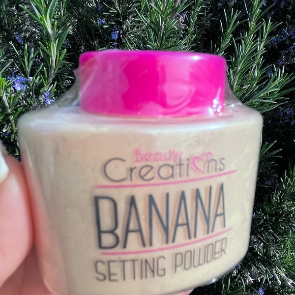 Beauty Creations Banana Setting Powder + POWDER SPONGE - Picture 4 of 5